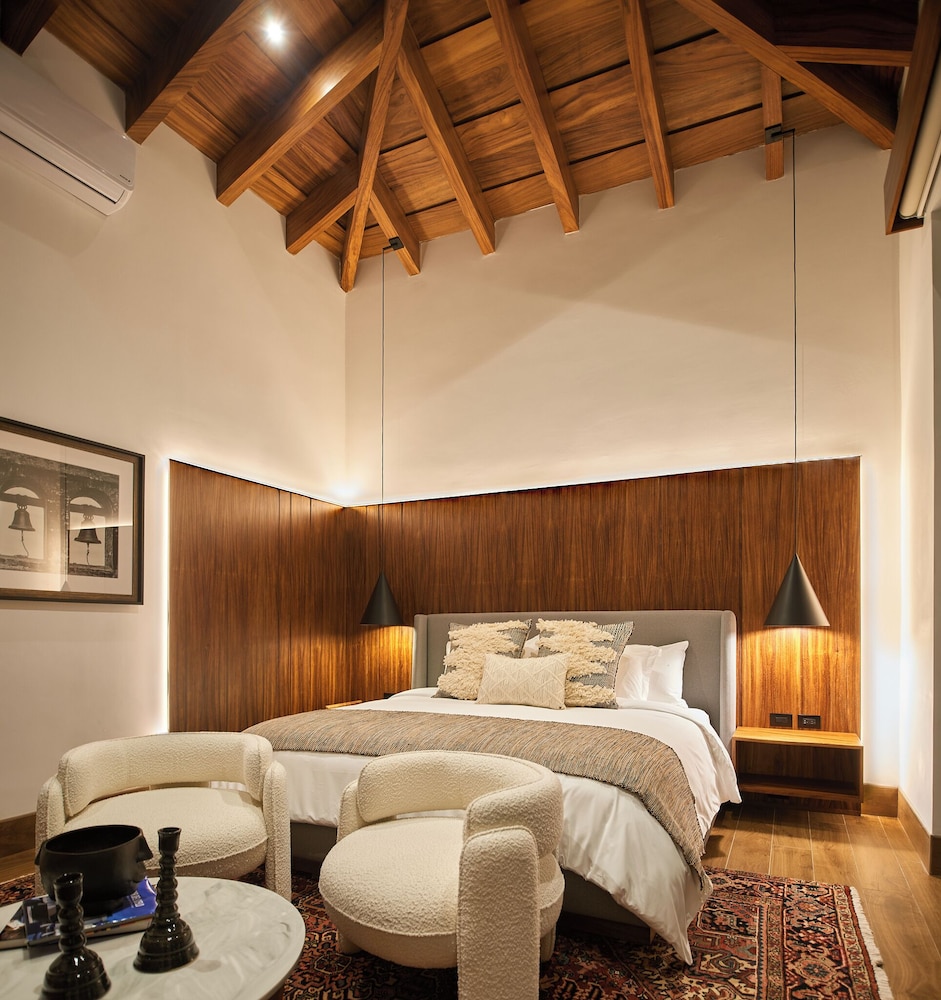 Singular Signature Residences
