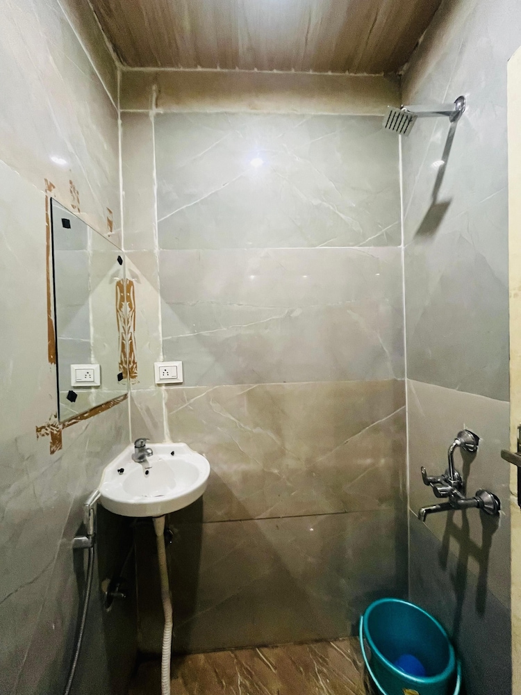 Roomshala Hotel Golden Residency