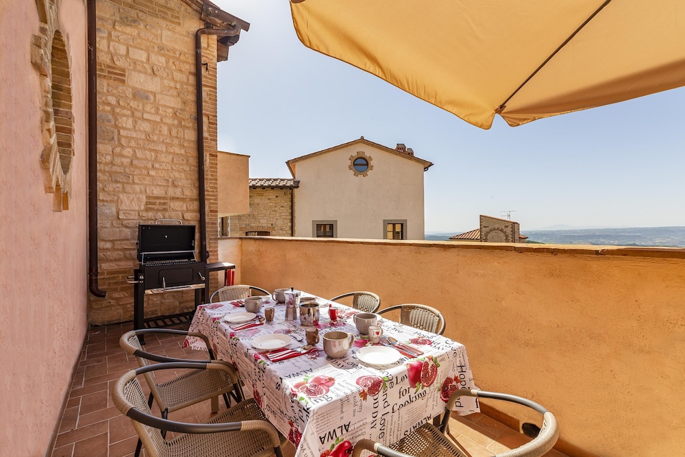 Bright Apt With Terrace and Shared Pool view 3