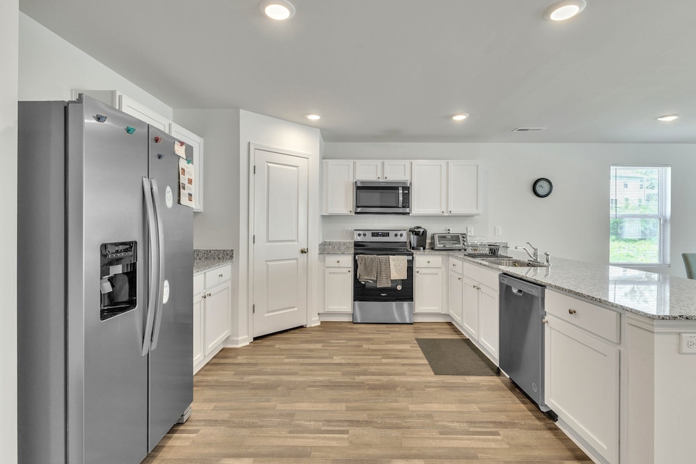 5br Pet Friendly Retreat With Garage Parking 5 Bedroom Home