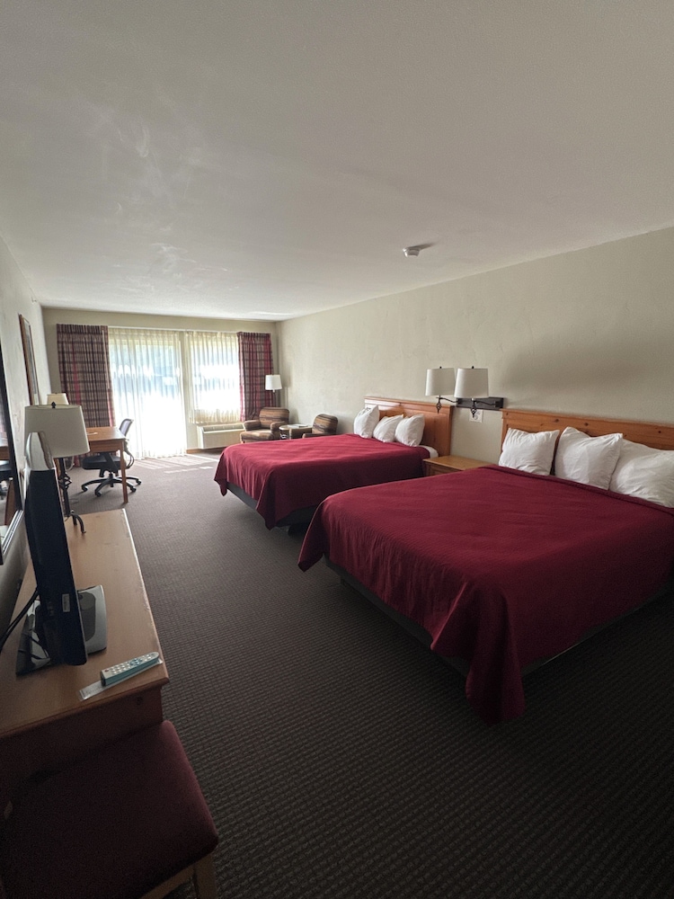 Salmon Rapids Lodge