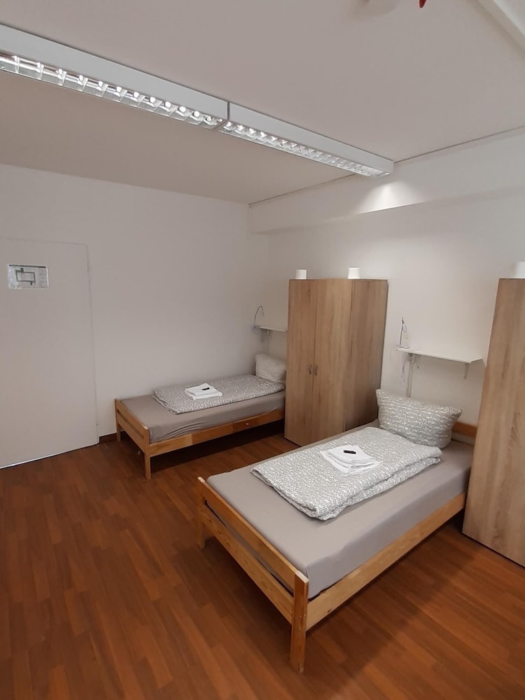 2-Rent Group Hostel Zimmer&Apartments GKP2