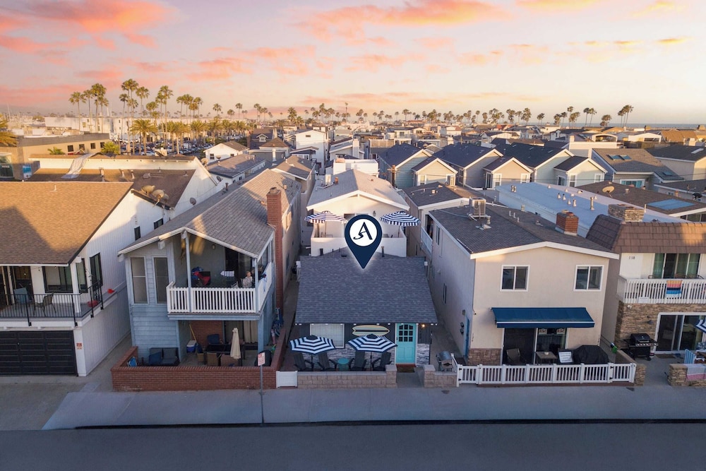 Surfrider Buyout by Avantstay 2 Home Buyout By the Beach!