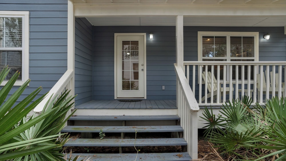 Pet Friendly Beach Home; 2 Minutes to Beach & Eastern Lake view 4