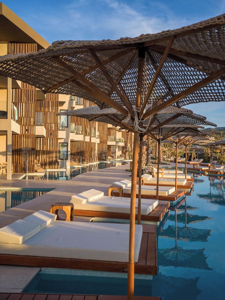 Nalu Resort & Spa