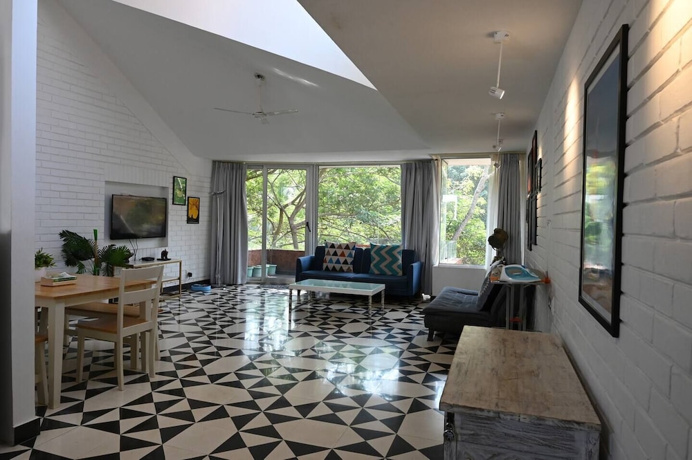 The Coastal Nest - 2BHK by Da Alohas