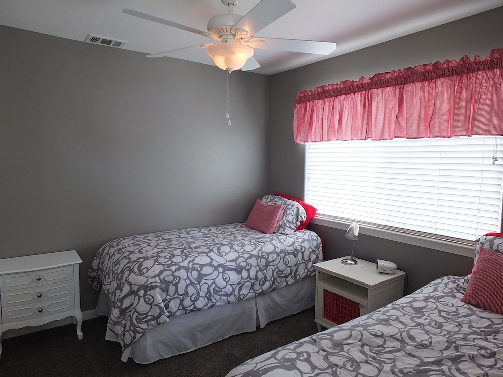 618 Airpark 2 Bedroom Condo by Redawning view 2