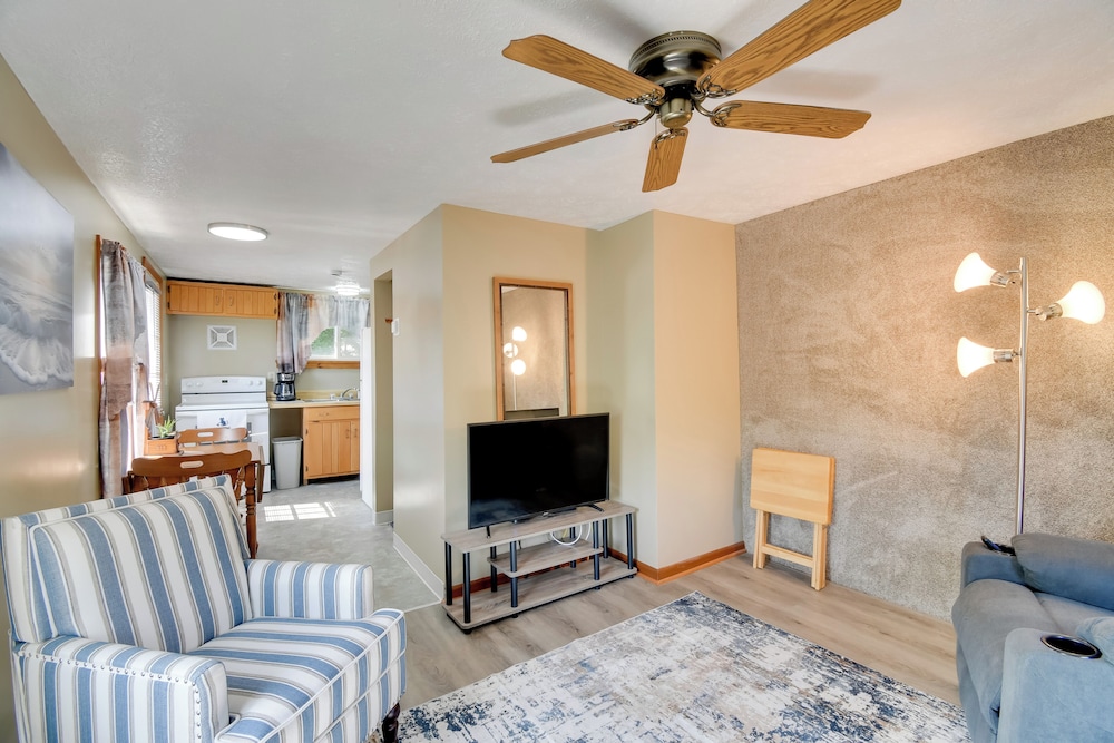 Riverfront Couple's Retreat, 3 Mi to Seneca Lake!