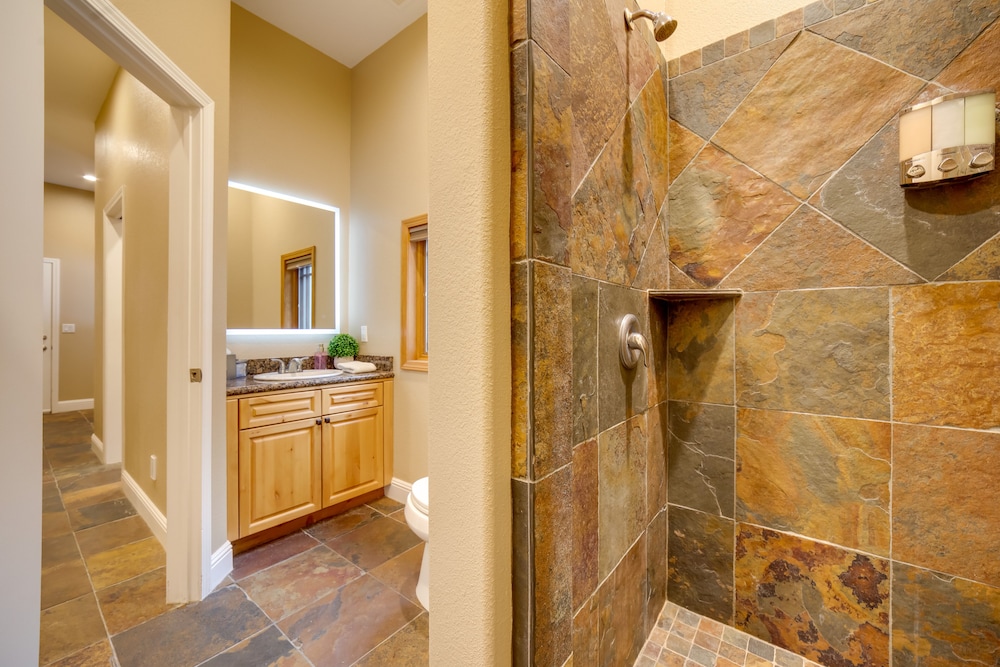 Reno Vacations - Sleek Reno-lake Tahoe Retreat, 4 Mi to Ski Mt Rose - Property Image 10