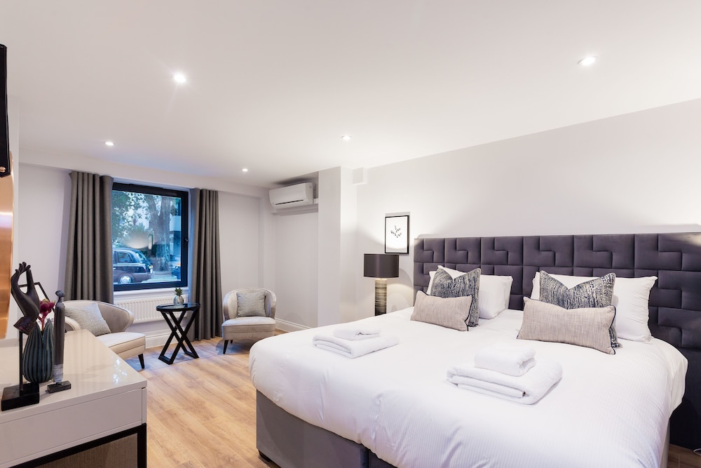 The Carlyle - Elegant Serviced Apartments