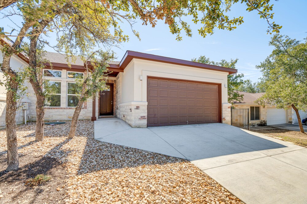Idyllic Lago Vista Home < 1 Mi to Lake Travis! - Property Image 3