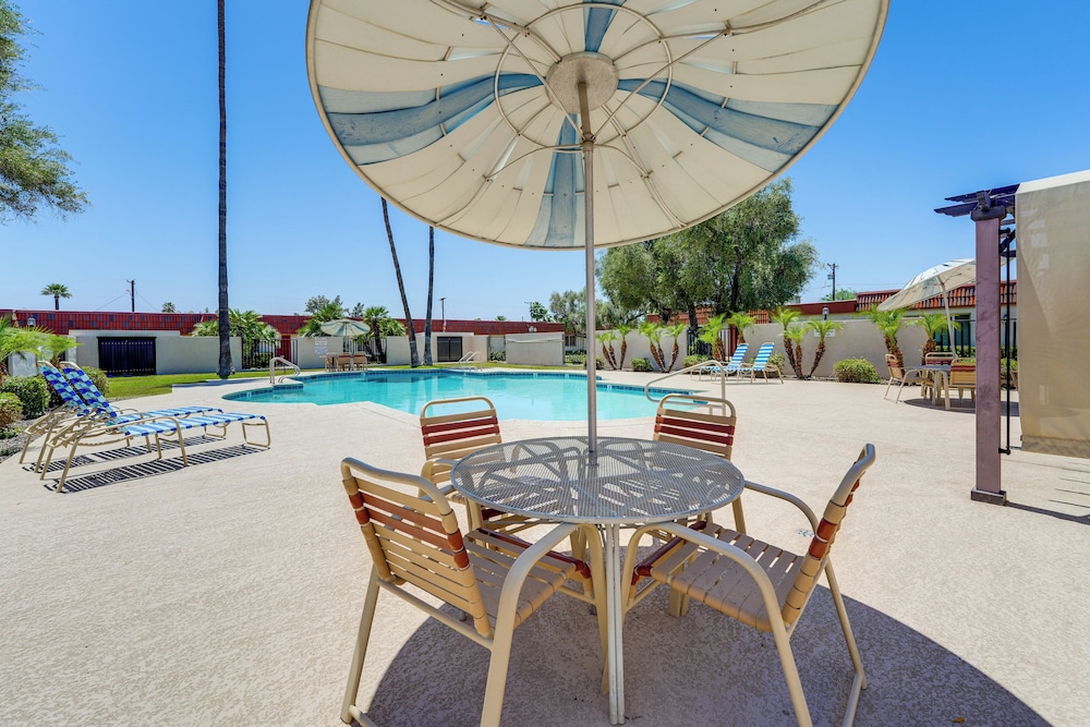 2 Mi to Old Town Scottsdale: Unit w/ Fenced Yard!