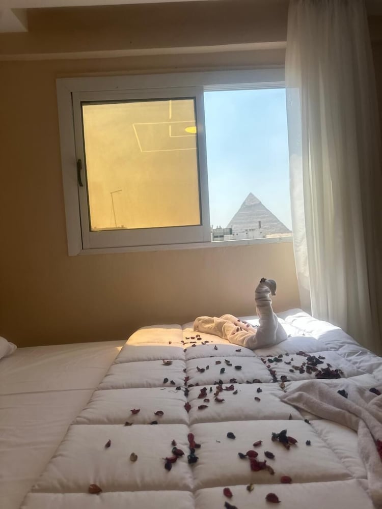 Pyramids Express View Inn
