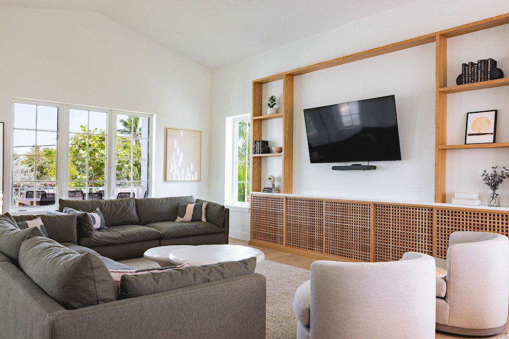 Brand New The Greenmoor House With Pool