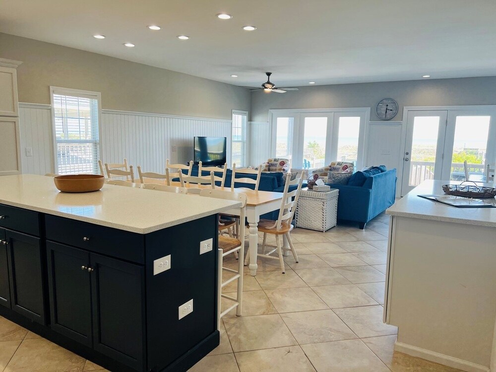 Avalon East- 5 Bedroom Home by RedAwning