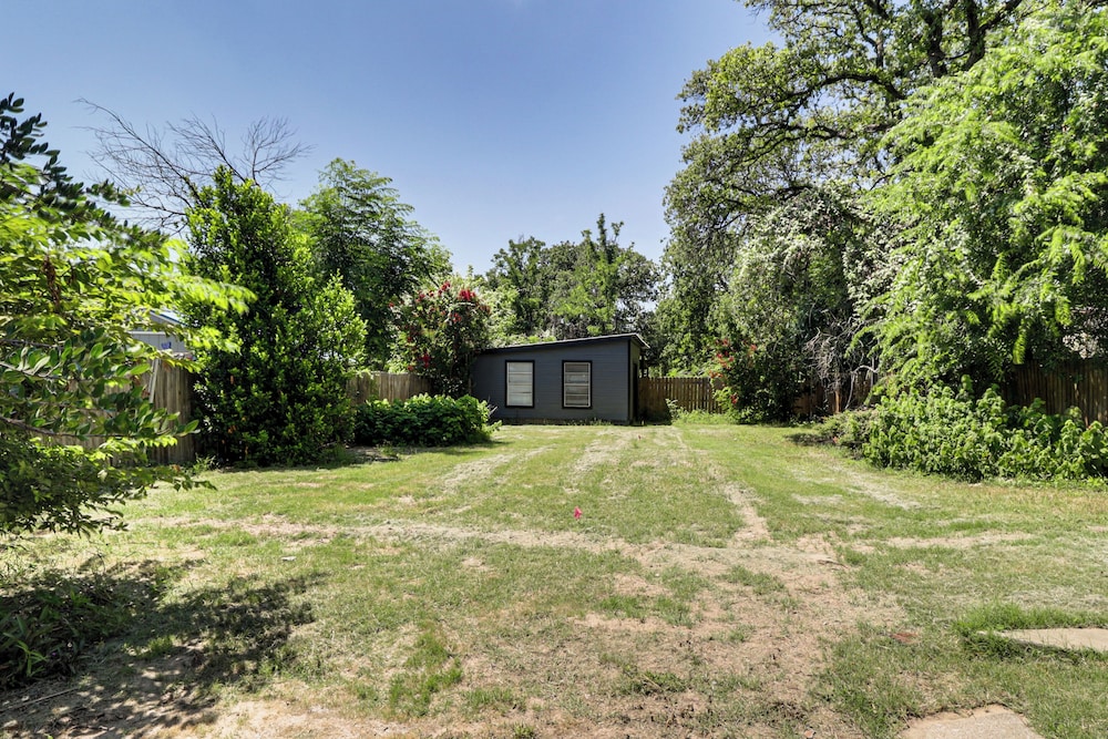 Walk to Dtwn Weatherford: Home w/ Yard!