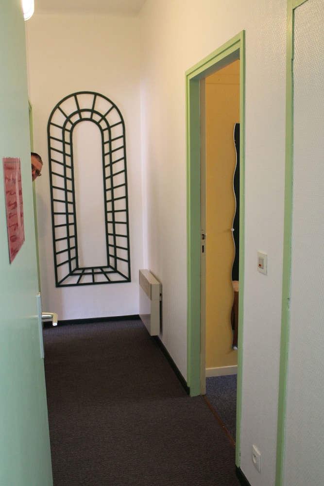 Pau Vacations - Hotel Montilleul - Property Image 8