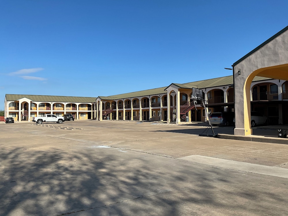 Executive inn & Suites