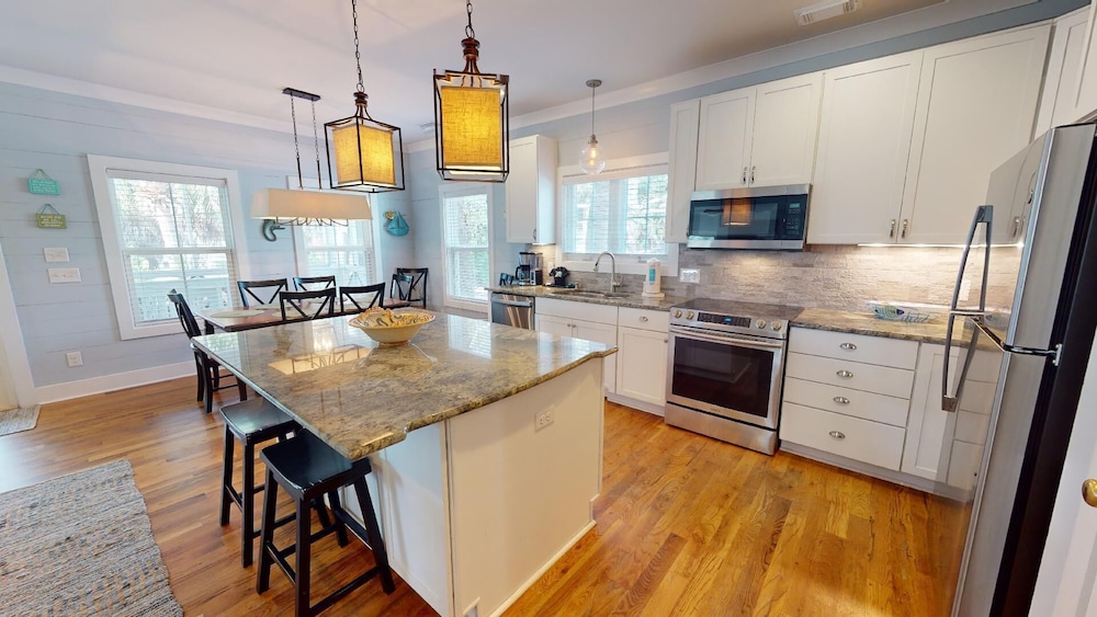 1313 6th Avenue - Rest A Shore