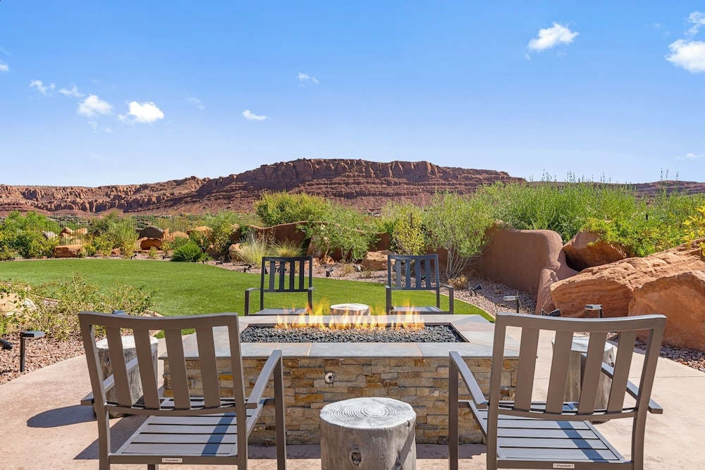Escape To Entrada 4 Bedroom Home