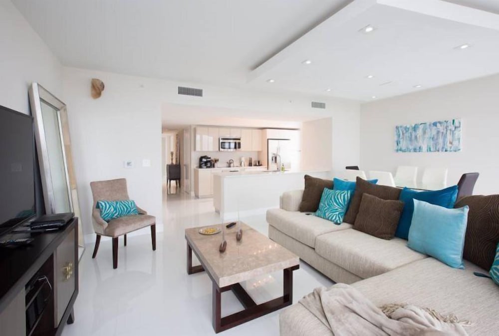 Ocean View 3 Bed 3 Bath Across The Beach @ Beachwalk - Image 2