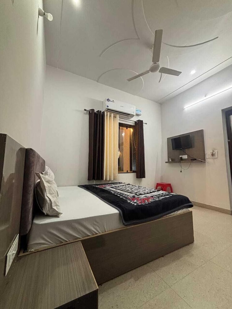 SHUKLA HOTEL