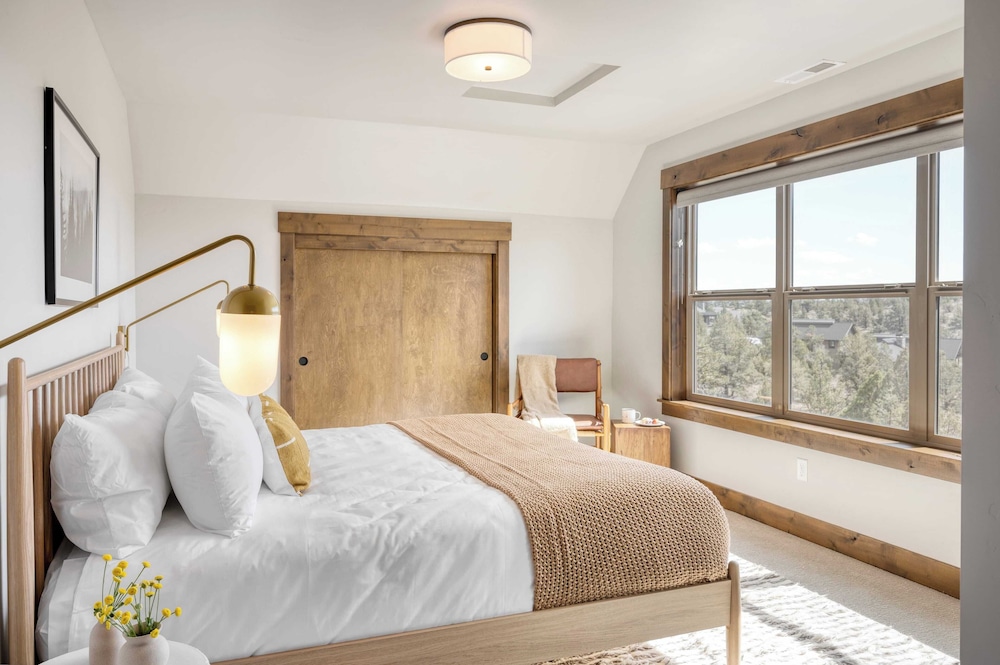 Starview at Brasada Ranch Resort by Avantstay Stunning Home w/ Hottub & Close To World Class Golf!
