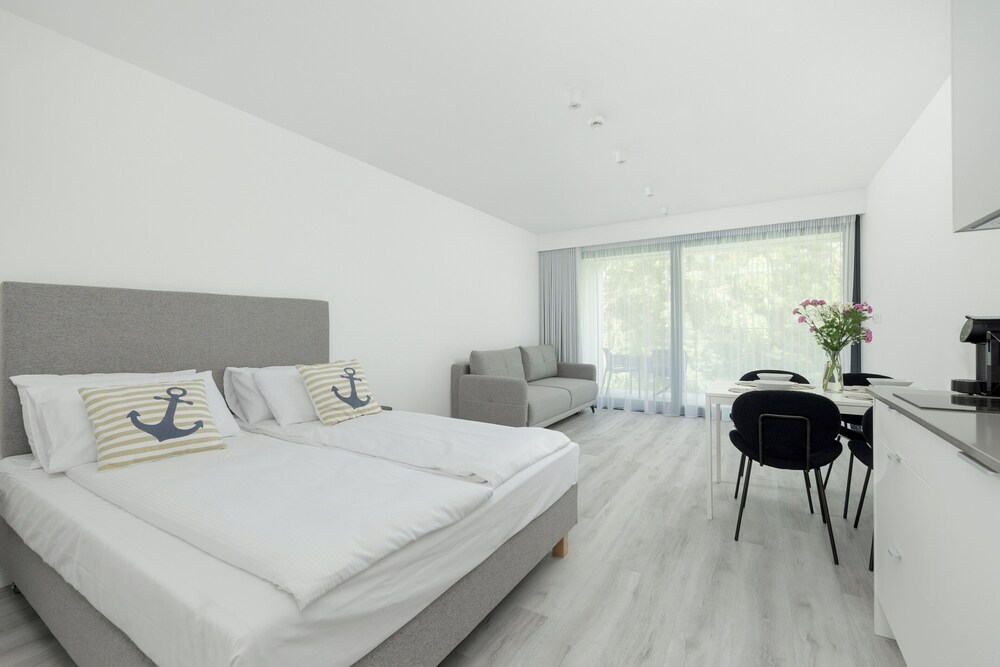 Air-conditioned Studio for 4 by Renters