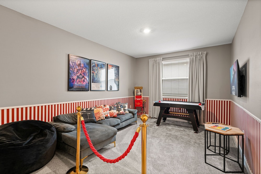 Magical 6BR Retreat With Pool Best Location