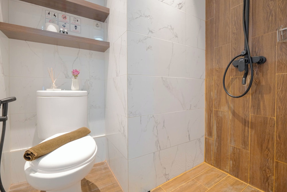 Comfort And Big 1Br At Green Pramuka City Apartment