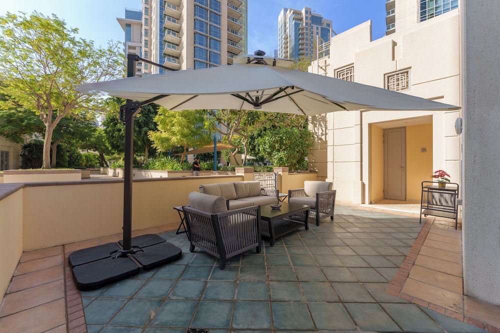 Maison Privee - Exclusive Duplex Villa with Panoramic Terrace Overlooking Burj Khalifa