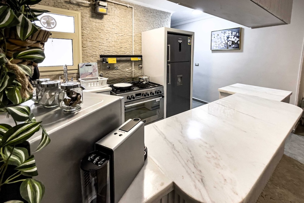 Xuru Stays I Elegant & Modern 3 BDR Apt. @ Heliopolis