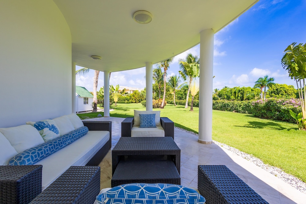 Villa Desiree 5BR Cocotal Luxury Villa Pool Maid
