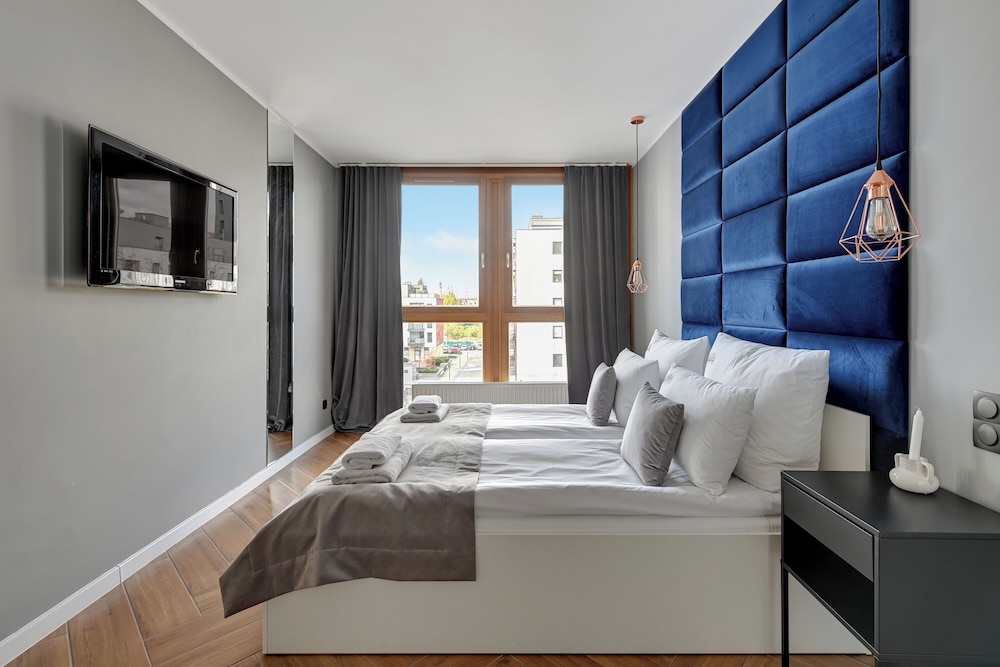 Aura - Riverside & Parking by Downtown Apartments