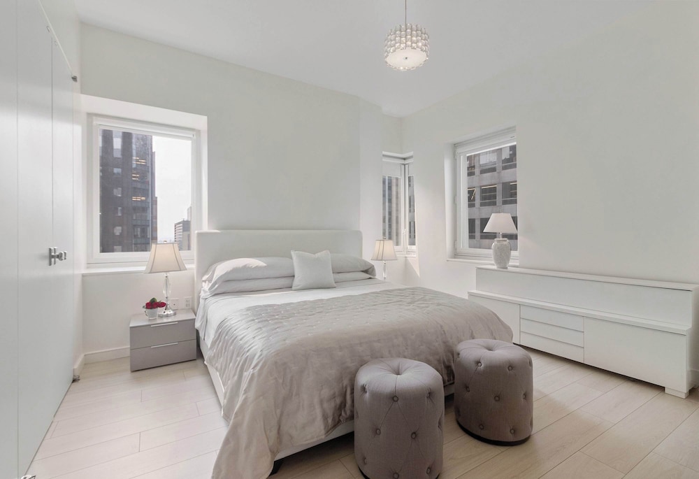 Midtown 5 Bedroom Duplex Luxury Penthouse, 2,500 sq ft, Sleeps 10, Manhattan, VIP Services