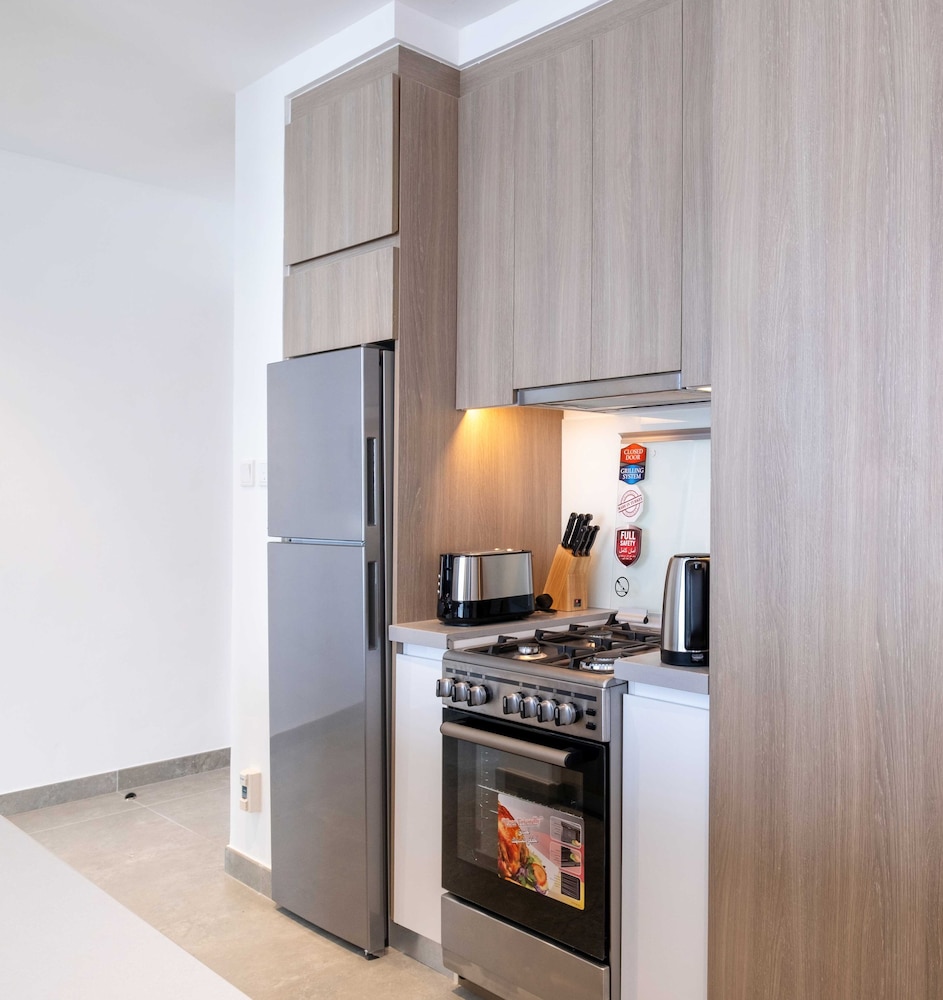 LUX  The Dubai Marina Skyline Suite