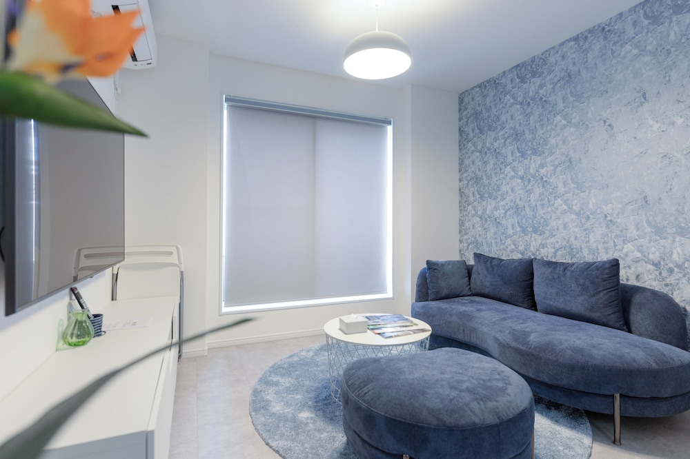 Nishikujo Maison Le Bleu Chigusa