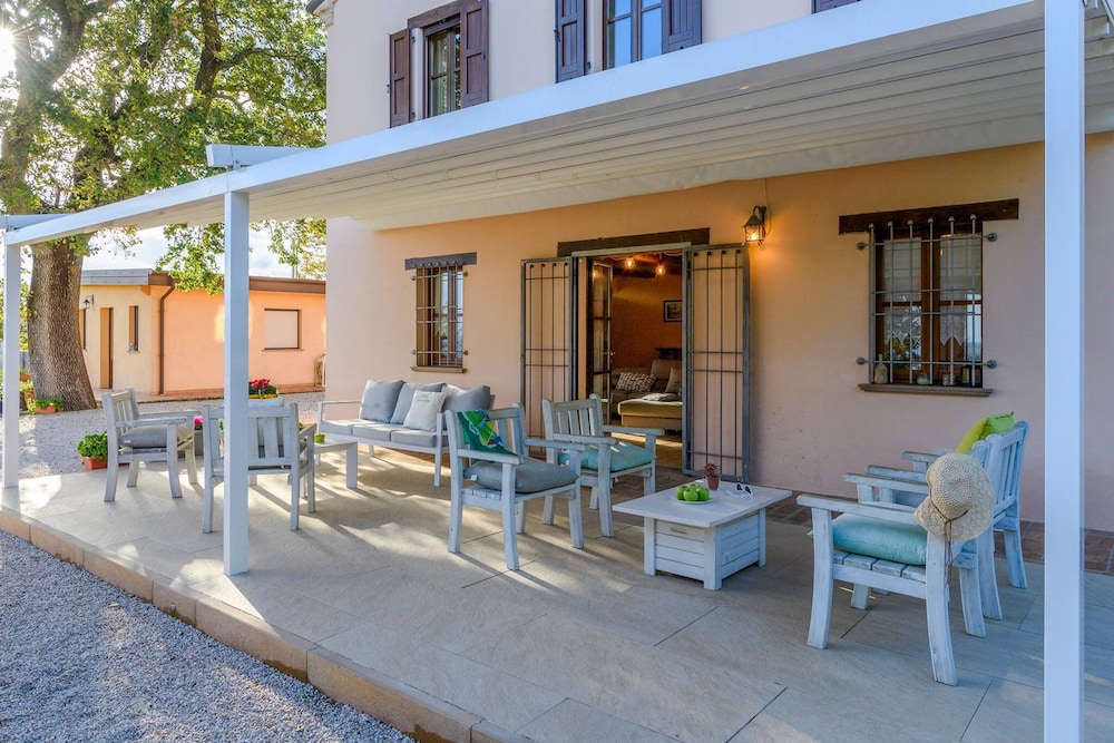 Casale Partemio 8 Marche Holiday Villas