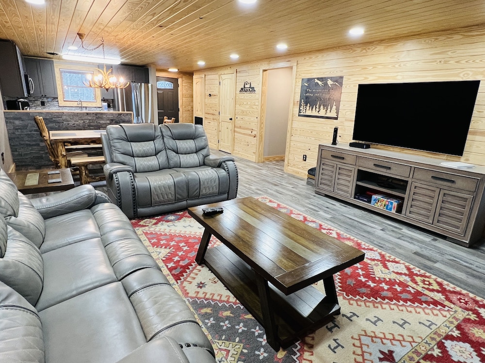 Dolly's # 2 2 Bedroom Condo by RedAwning view 5