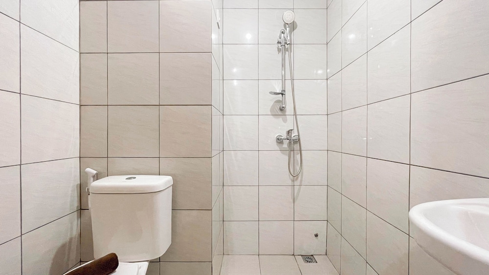 Simple Look Studio (No Kitchen) Near Unhas Bandaraya - Tallasa City Makassar Apartment