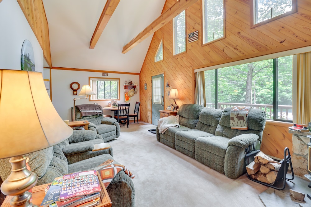 Lake Access & Decks: Pet-friendly Poconos Cabin! view 4