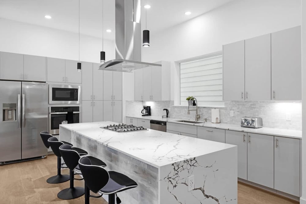 Perfect Houston Group Stay for 12 With 6 Beds 6 Baths