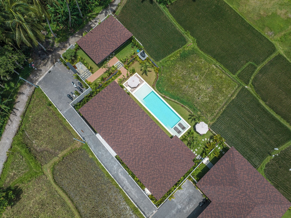 Xanadu - 5BR Ubud Designer Villa, Pool with Rice Fields Views