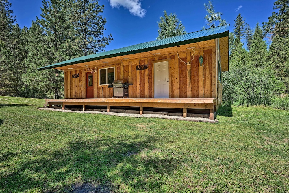 Cozy Countryside Cabin in Robie Creek Park!
