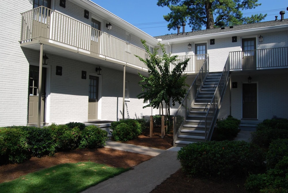 B2bj Great Value Serviced Condo in Quiet Neighborhood view 3