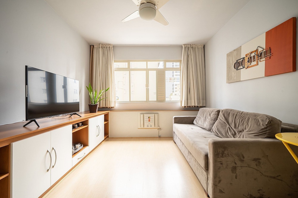 Well Equipped apt in BC Center 300m fr/ sea Ecp055