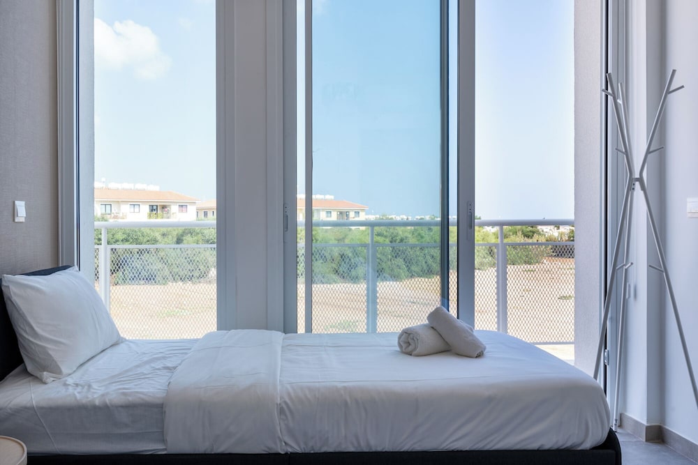 Blu Horizon - Stylish Living with Pool & Balconies in Protaras