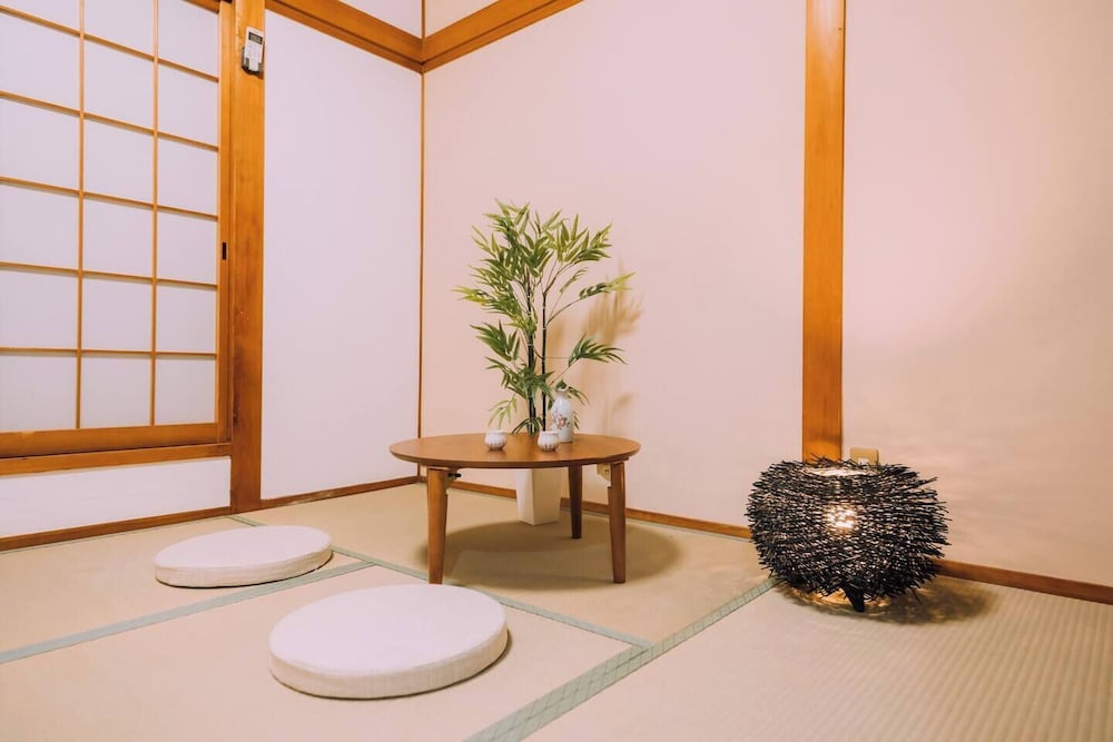 5BDR 1.5BA Osaka Castle House