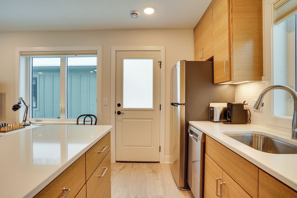 < 1 Mi to Carleton College: Wfh-friendly Apartment