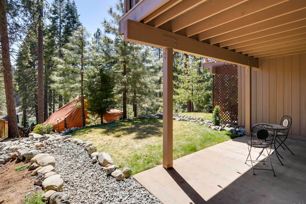 Updated Lake Almanor Retreat w/ Patio & Grill! view 5